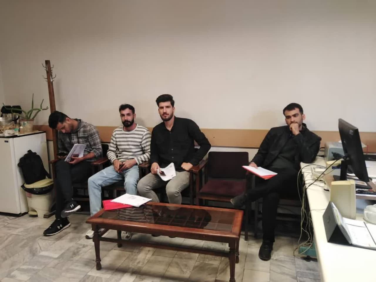 گزارش تصویری تحویل مدارک دعوت شدگان به مرحله تکمیل ظرفیت آزمون استخدام پیمانی 28 مهر 1402